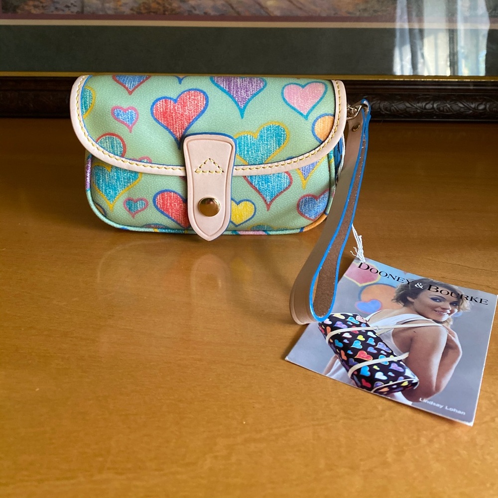 DOONEY & BOURKE SUPER RARE Y2K LINDSAY LOHAN CRAYON🖍HEARTS WRISTLET NWT !